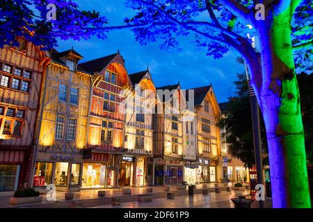 Frankreich-Champagne Ardenne - Troyes. Rue Champeaus ...