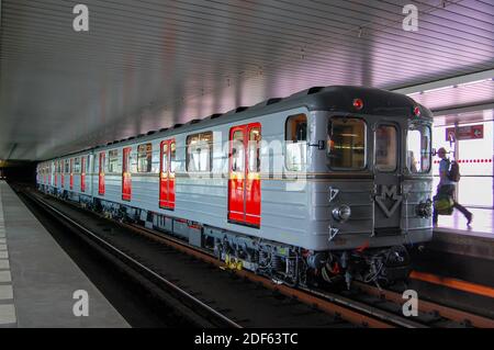 Historische U-Bahn-Typ ECS in Prag, Vysehrad Station auf einer Linie, in Prag Tschechische Republik, Mai 7,2013. (CTK Photo/Martin Macak Gregor) Stockfoto