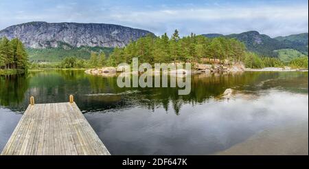 Berge, Seen und frische Luft in Norwegen. Stockfoto