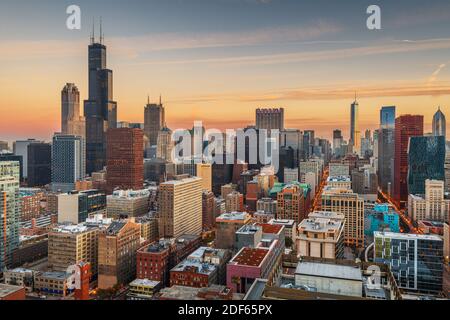 Chicago, Illinois, USA Luftbild mit Hochhäusern am frühen Morgen. Stockfoto