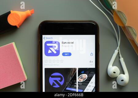 New York, USA - 1. Dezember 2020: Resawod Mobile App Icon auf dem Telefonbildschirm Draufsicht, illustrative Editorial. Stockfoto