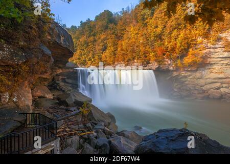 Cumberland Falls am Cumberland River im Cumberland Falls State Resort Park, Kentucky, USA. Stockfoto