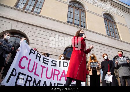 Rom, Italien. Dezember 2020. Präsentation vor der Presse vor dem Teatro Argentina in Rom des Permanent Paid Training Project, das von Schauspielern, Schauspielerinnen und Arbeitern aus der italienischen Unterhaltungswelt, die Teil der Permanent Cultural Presidia sind, konzipiert wurde. (Foto: Matteo Nardone/Pacific Press/Sipa USA) Quelle: SIPA USA/Alamy Live News Stockfoto