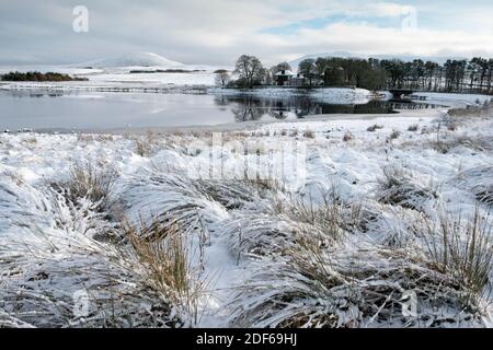 West Lothian, Schottland. Dezember 2020. UK Wetter: Schneeszene in der Nähe von Haperrig Reservoir, West Lothian, Schottland, UK. Dezember 2020. Quelle: Ian Rutherford/Alamy Live News. Stockfoto