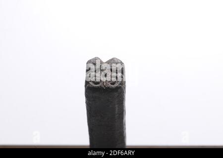 Stempel andere, Anonymous, 17. Jahrhundert-18. Jahrhundert, Allgemein: 11 x 1.7 x 1.6cm 110 x 17 x 16mm, Stempel: 1.1 x 1.1cm 11 x 11mm, Eisenfahrstempel mit den Leidenschlüsseln. Der Stempel ist quadratisch länglich und oben, Stadtwappen, leicht aufgefackelt Stockfoto