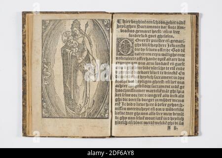 Buch, c. 1560, Papier, Tinte, Karton, Allgemein: 13.5 x 9.5 x 0,8cm 135 x 95 x 8mm, Engel, maria, christus, Kind, Gebetbuch mit dem Titel EINE fromme Praxis zu einem yegeliken Choor der Enghelen , gedruckt von Jan Mathyszoon. Das Buch, das gebunden ist, enthält einen Einband mit einem Marmormotiv und die Wirbelsäule ist verstärkt. Auf dem Rücken ist oben eine Andachtsübung und unten Leyden. Der Innenraum besteht aus nicht nummerierten Seiten mit nur Text in schwarzen Buchstaben. Auf der Vorder- und Rückseite befinden sich leere Seiten. Auf der Titelseite liest sich EINE fromme Übung zu einem yegeliken Choor der Enghelen Stockfoto