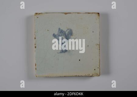 Wandfliesen, Anonymous, zweite Hälfte 17. Jahrhundert, Zinn Glasur, Steingut, allgemein: 12.3 x 12.4 x 1,1cm (123 x 124 x 11mm), Amor, Pfeil, Bogen, Steingut Wandfliesen mit Zinn Glasur bedeckt und in blau lackiert . Die Fliese zeigt einen nach links gerichteten Amor mit Pfeil und Bogen. Die Fliese hat kein Eckmotiv, 1995 Stockfoto