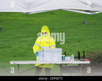 Sheerness, Kent, Großbritannien. Dezember 2020. Sheerness in der Gemeinde Swale - Englands höchste kovidale Infektionsrate Gebiet. Ein mobiler Test- und Trace-Betrieb. Kredit: James Bell/Alamy Live Nachrichten Stockfoto