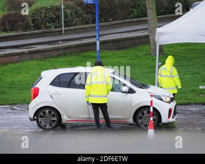 Sheerness, Kent, Großbritannien. Dezember 2020. Sheerness in der Gemeinde Swale - Englands höchste kovidale Infektionsrate Gebiet. Ein mobiler Test- und Trace-Betrieb. Kredit: James Bell/Alamy Live Nachrichten Stockfoto