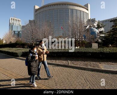 Peking, China. Dezember 2020. Ein beliebtes amerikanisches Bekleidungsgeschäft veranstaltet am Donnerstag, den 3. Dezember 2020, in Peking eine eigene Verkaufsveranstaltung für den „Black Friday“. Foto von Stephen Shaver/UPI Kredit: UPI/Alamy Live Nachrichten Stockfoto