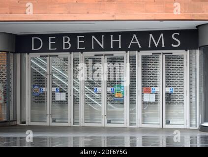 Die allgemeine Ansicht des geschlossenen Debenhams-Geschäfts im Stadtzentrum von Liverpool, der zur Verwaltung angeschrieben werden soll, nachdem die Covid-19 Coronavirus-Sperre es gezwungen hatte, seine Geschäfte in ganz Großbritannien zu schließen. Debenhams gab heute, am 6. April 2020, bekannt, dass es wegen der Schließung aller Geschäfte in ganz Großbritannien unter dem Covid-19-Coronavirus-Verschluss eine Verwaltungsakte einschreiben muss. Dies ist das zweite Mal in einem Jahr, dass der kämpfende Einzelhändler für die Verwaltung eingereicht hat. Die gegenwärtige Lage kommt nicht lange nach der dauerhaften Schließung von 22 Geschäften, was zu mehr als 700 Job Stockfoto