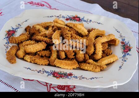 Traditionelle elsässische Weihnachtskuchen, Frankreich - jedes Jahr für die Weihnachtsferien ist es traditionell, kleine Kuchen namens "Bredele" zu machen. Stockfoto