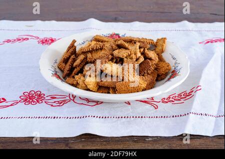 Traditionelle elsässische Weihnachtskuchen, Frankreich - jedes Jahr für die Weihnachtsferien ist es traditionell, kleine Kuchen namens "Bredele" zu machen. Stockfoto