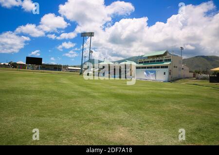 Cricket Ground (Warner Park) St. Kitts und Nevis und die riesigen umliegenden Stände dieses kolossalen Stadions, an einem nicht sportlichen Tag Stockfoto