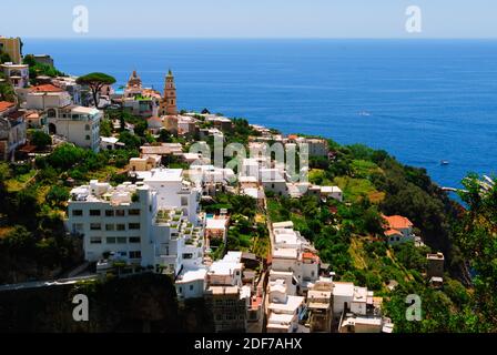 Praiano: Schöne kleine Stadt an der Amalfiküste. Stockfoto