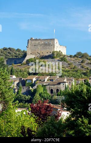 Frankreich, Vaucluse, mit Blick auf die mittelalterliche Stadt Vaison la Romaine mit den Grafen von Toulouse Schloss im 12. Jahrhundert erbaut Stockfoto