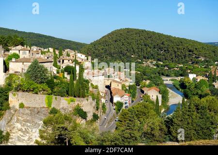 Frankreich, Vaucluse, mit Blick auf die mittelalterliche Stadt Vaison la Romaine Stockfoto