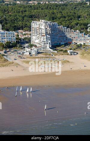 Frankreich, Vendee, St Jean de Monts, Sandyachten am Strand (Luftaufnahme) Stockfoto