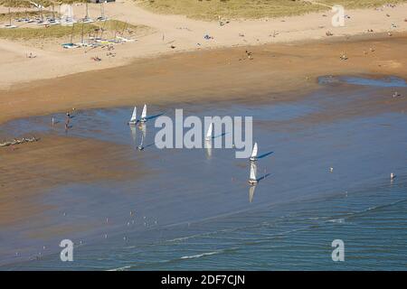 Frankreich, Vendee, St Jean de Monts, Sandyachten am Strand (Luftaufnahme) Stockfoto