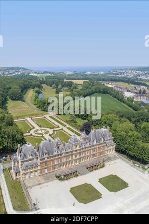 Frankreich, seine-Maritime (76), EU, castel, beherbergt das Rathaus (Luftaufnahme) Stockfoto