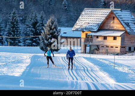 Frankreich, Savoie (73), La F?claz, Parc Naturel R?gional du Massif des Bauges, Langlauf oder Skating, Nordic Area of Grand Revard. Stockfoto