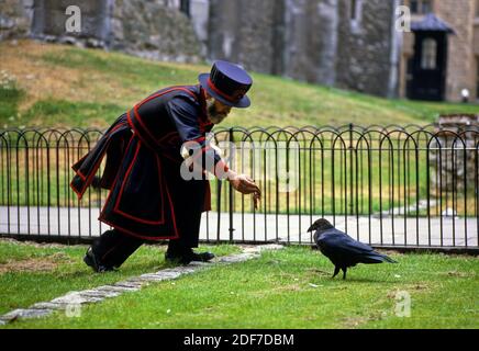 Tower of London, London UK 1986 aber gescannt 2020 hinter den Kulissen Zugriff auf den Tower of London fotografiert für Illustrated London News 1986 die Stockfoto