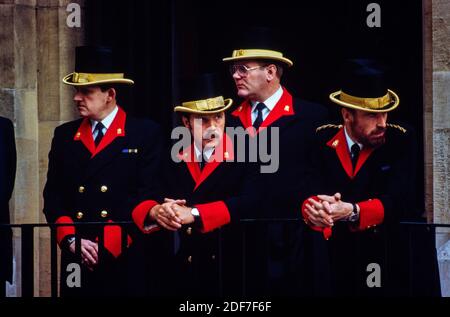 Tower of London, London UK 1986 aber 2020 hinter den Kulissen gescannt Zugang zum Tower of London fotografiert für Illustrated London News 1986 Jewe Stockfoto