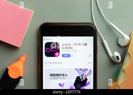 New York, USA - 1. Dezember 2020: LinkCN Mobile App Icon auf dem Telefonbildschirm Draufsicht, illustrative Editorial. Stockfoto