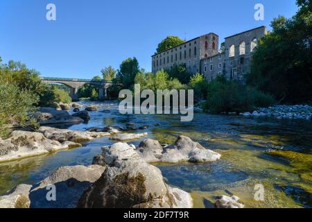 Frankreich, Herault, Herault Valley, Ganges, Herault, Bau einer alten Spinnerei am rechten Ufer Stockfoto