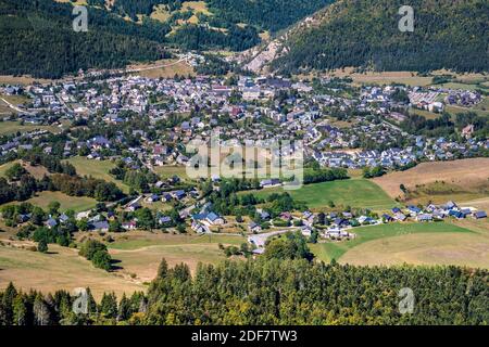 Frankreich, Isere (38), regionaler Naturpark Vercors, Villard de Lans, Luftbild im Gleitschirm über Villard de Lans vom Roc Cornafion (2049m) (aer Stockfoto