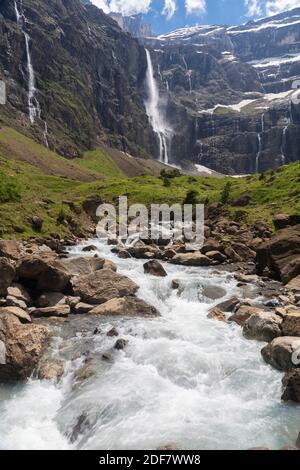 Frankreich, Hautes Pyrenees, Gavarnie, Pyrenäen Mont Perdu, von der UNESCO zum Weltkulturerbe erklärt, der große Wasserfall 420 m Stockfoto