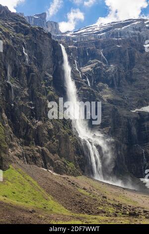 Frankreich, Hautes Pyrenees, Gavarnie, Pyrenäen Mont Perdu, von der UNESCO zum Weltkulturerbe erklärt, der große Wasserfall 420 m Stockfoto
