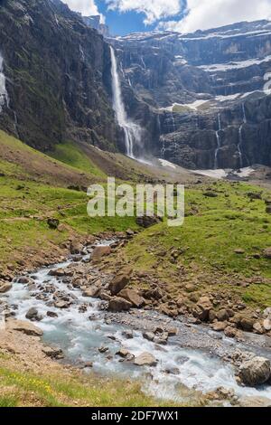 Frankreich, Hautes Pyrenees, Gavarnie, Pyrenäen Mont Perdu, von der UNESCO zum Weltkulturerbe erklärt, der große Wasserfall 420 m Stockfoto