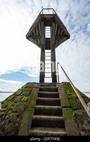 Frankreich, Vendee, la Barre des Monts, ile de Noirmoutier, le Passage du Gois a maree Bas, einer der Türme der Verzweiflung genannt ein hunes Tag Stockfoto