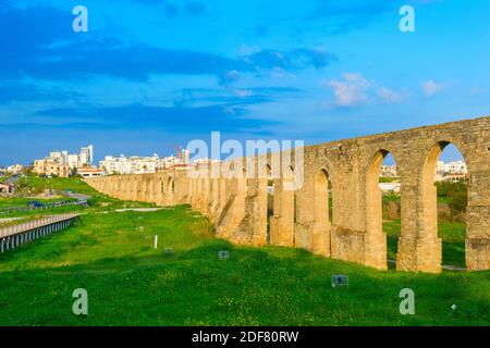 Historische Sehenswürdigkeit Kamares Aquädukt. Larnaca, Zypern Stockfoto