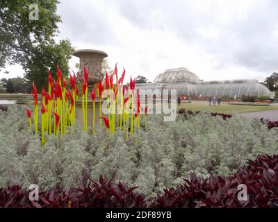 Pinsel Glasskulptur von Dale Chihuly in Kew Gardens, London, UK Stockfoto