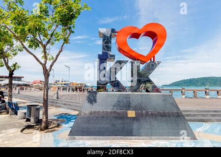 I Heart KK-Schild an der Kota Kinabalu Waterfront in Sabah, Malaysia Stockfoto