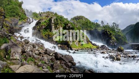 Låtefoss Zwillingswasserfall in Hardangervidda, Odda, Norwegen. Stockfoto