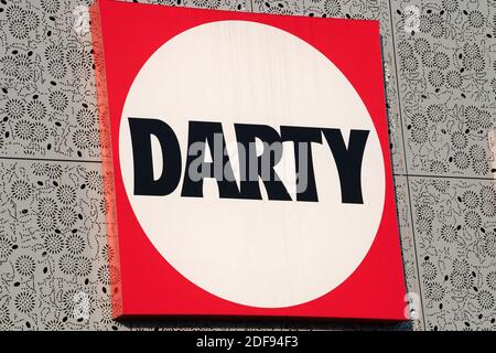 Ein Ladenschild von Darty in Paris, am 10. April 2020, Frankreich.Foto von David NIVIERE/ABACAPRESS.COM Stockfoto