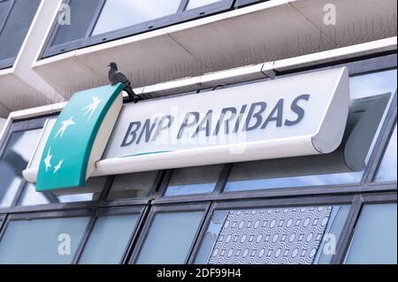 Ein Ladenschild der BNP PARISBAS Bank in Paris, am 17. April 2020, Frankreich.Foto: David Niviere/ABACAPRESS.COM Stockfoto