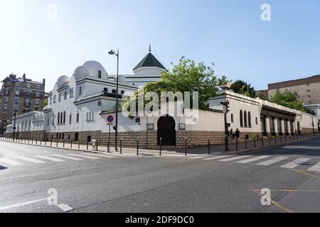 Das Äußere der Großen Moschee von Paris. Paris, Frankreich, 23. April 2020. Stockfoto