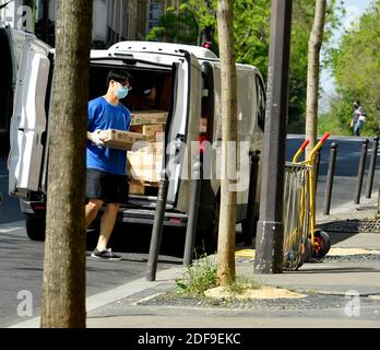 Tägliches Leben im 13. Arrondissement, während der Gefangenschaft des covid-19 Pandemienotfalls in Paris, Frankreich, am 25. April 2020. Foto von Karim Ait Adjedjou /Avenir Pictures/ABACAPRESS.COM Stockfoto