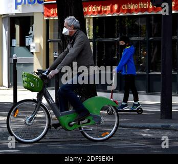 Tägliches Leben im 13. Arrondissement, während der Gefangenschaft des covid-19 Pandemienotfalls in Paris, Frankreich, am 25. April 2020. Foto von Karim Ait Adjedjou /Avenir Pictures/ABACAPRESS.COM Stockfoto