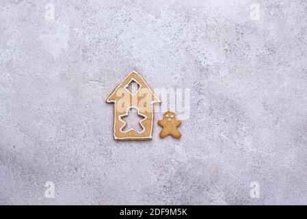 Weihnachts Lebkuchenkekse. Bleib zu Hause Konzept Stockfoto