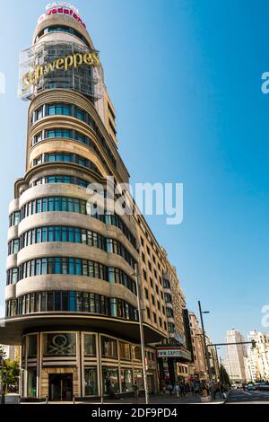 Aas-Gebäude (Kapitol) am Callao-Platz an der Gran Via in Madrid, Spanien, Europa. Hauptstraße mit Wolkenkratzern - eine Ikone der Stadt. Stockfoto