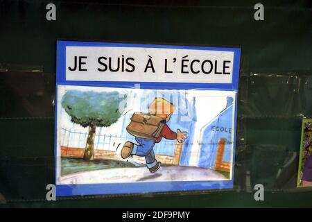 Vorbereitung auf den Schulbeginn am 11. Mai 2020 in einer Klasse in Paris, Frankreich am 5. Mai. Ab dem 11. Mai beginnt Frankreich seinen Definement-Plan nach 2 Monaten Sperrung, um die Ausbreitung von Covid-19 zu vermeiden. Foto von Karim Ait Adjedjou/Avenir Pictures/ABACAPRESS.COM Stockfoto
