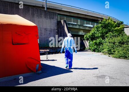 Pflegekräfte am 6. Mai 2020 im Covid-19-Screening-Zentrum in den nördlichen Stadtteilen von Marseille, Frankreich. Foto von Julien Poupart/ABACAPRESS.COM Stockfoto