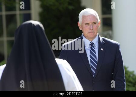 Der Vizepräsident der Vereinigten Staaten, Mike Pence, spricht am Donnerstag, den 7. Mai 2020, mit den Teilnehmern des Nationalen Gebetstages im Weißen Haus in Washington D.C., USA. Foto von Stefani Reynolds/CNP/Pool/ABACAPRESS.COM Stockfoto