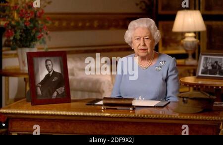 Die Bildschirmaufnahme der britischen Königin Elizabeth II. Spricht am 75. Jahrestag des VE Day vom Schloss Windsor in Windsor am 8. Mai 2020 in England an die Nation und den Commonwealth. Foto via David NIVIERE/ ABACAPRESS.COM Stockfoto