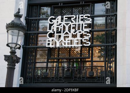 Ein Ladenschild der Galerie Lafayette Champs-Elysee, am 09. Mai 2020 in Paris, Frankreich. Foto von David Niviere/ABACAPRESS.COM Stockfoto